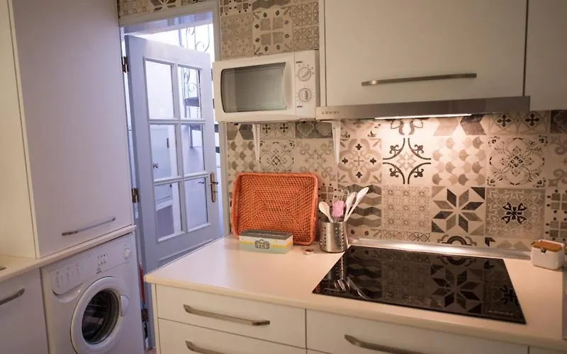 The Central Townhouse 0*, FAO Portugalsko